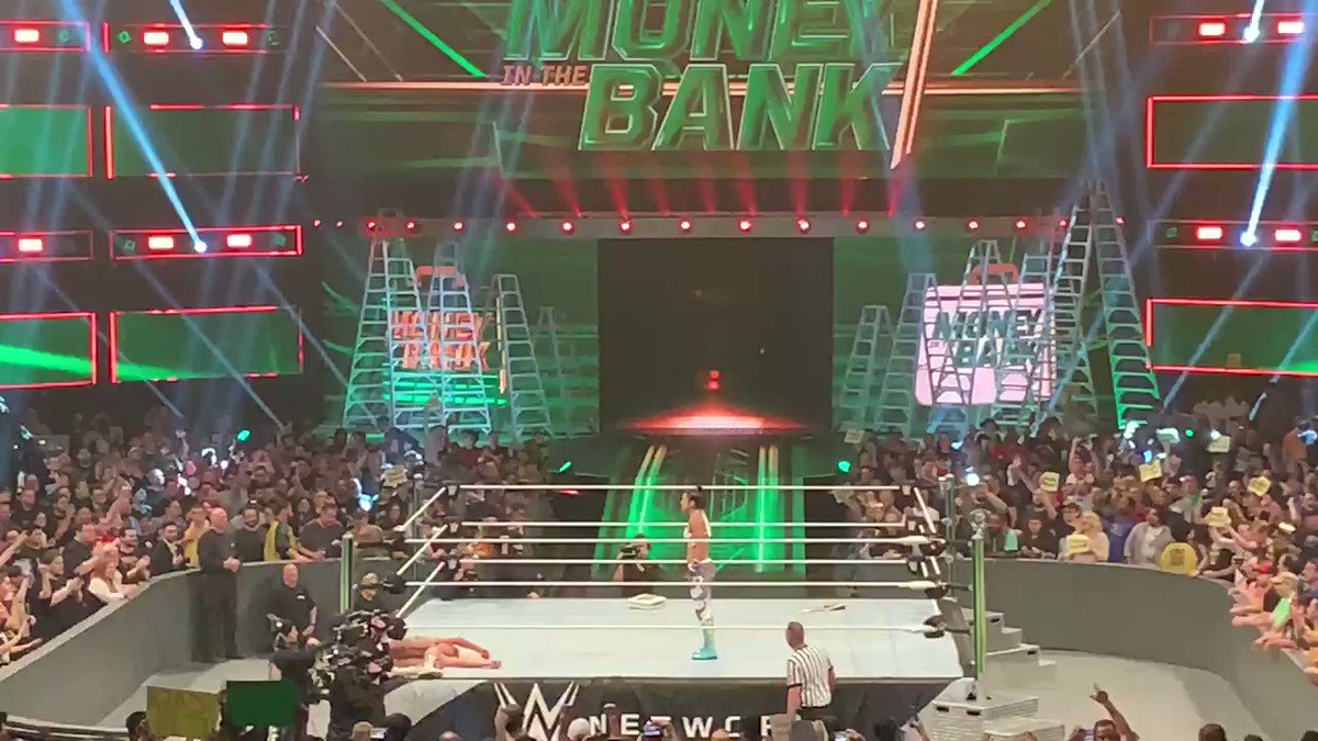 The crowd MY GOD.It’s so nice to see the fans giving Bayley the recognition she deserves. Hartford I love you