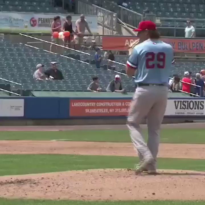 Tim Tebow smashes his first career HR in Triple-A and his teammates gave him a proper celebration 😄
(via @SyracuseMets)