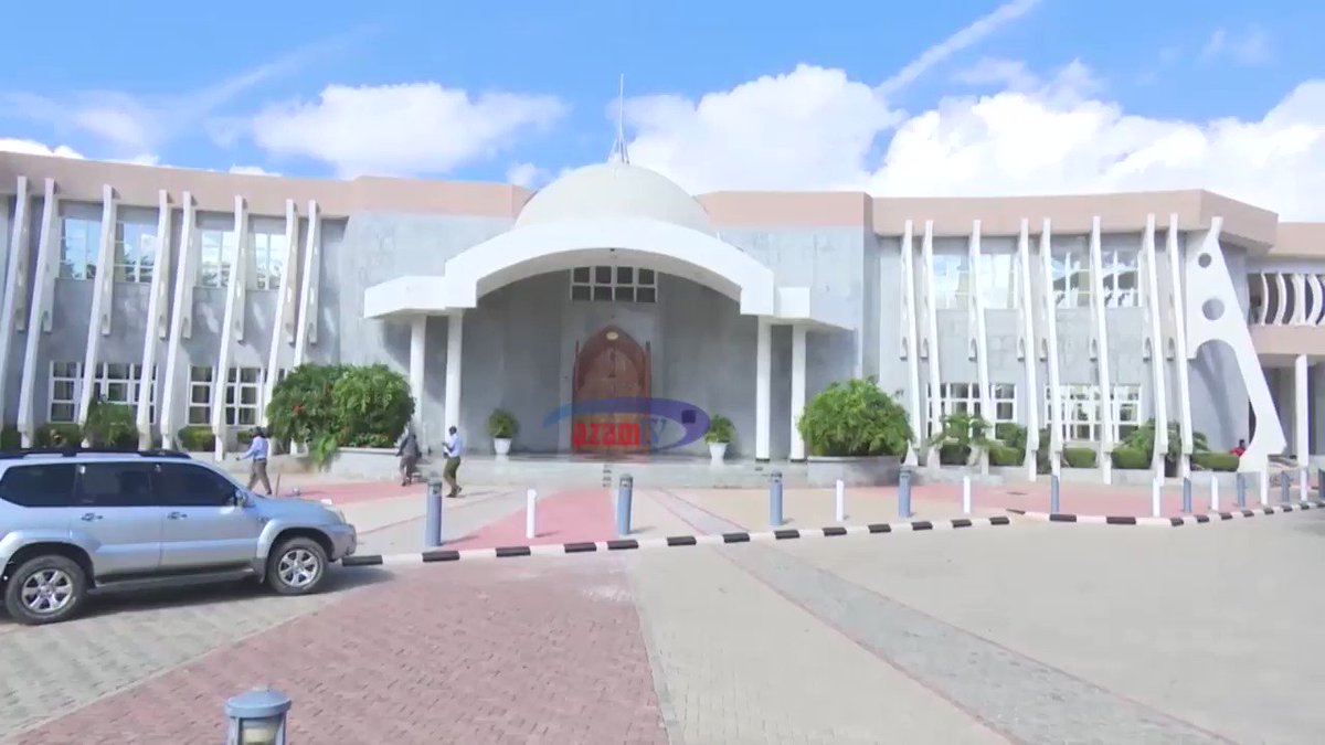 BREAKING NEWS: Mbunge wa Shinyanga mjini na Makamu wa Rais wa Bunge la Afrika (PAP) Stephen Masele, ‘ametinga’ Bungeni Jijini Dodoma hii leo, kutii wito wa Spika Job Ndugai aliyemtaka kufika siku ya Jumatatu kujibu tuhuma zinazomkabili.
#BungeLive