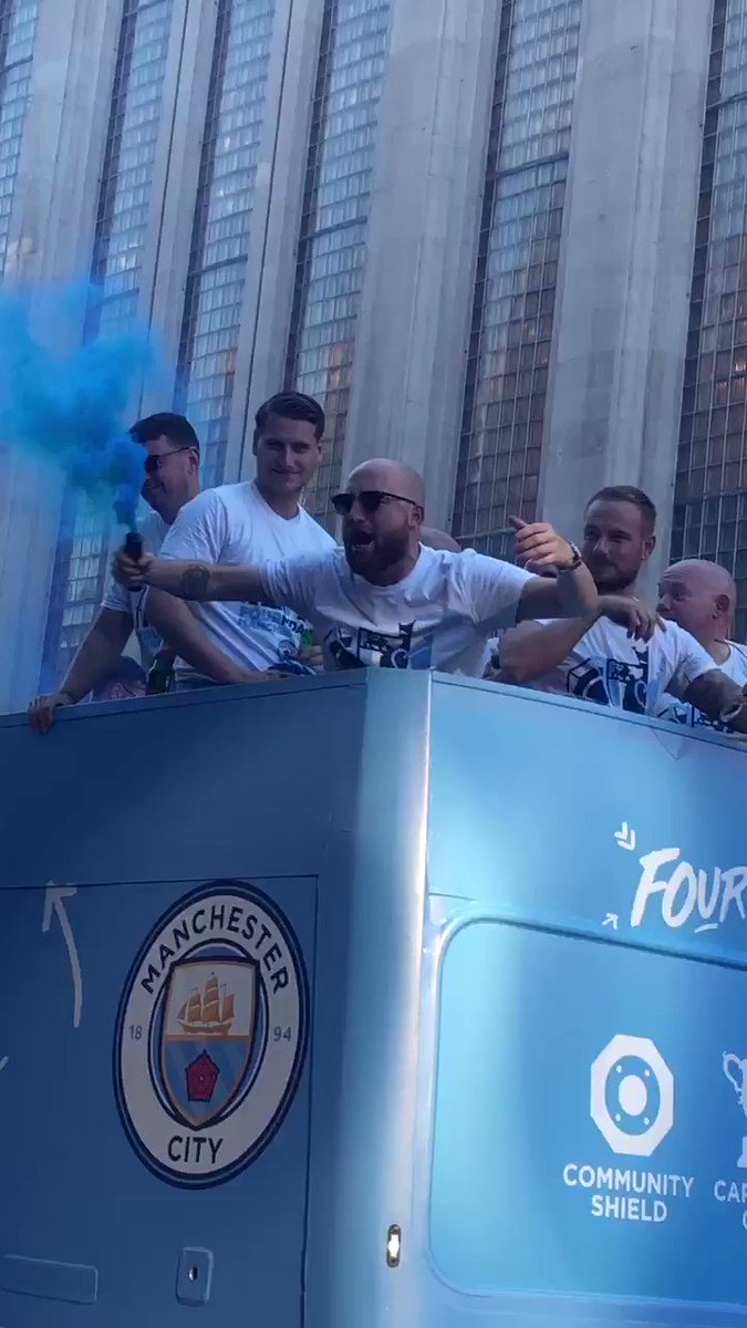 Man City’s Kitman Brandon Ashton is enjoying the parade!#MCFC