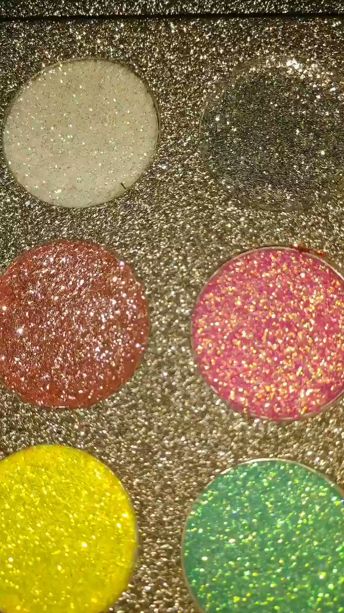 #MISKOS Cosmetics sent me another palette, this time it's a fabulous glitter eye palette with 30 shades of brights & neutrals.
I cannot recommend this brand from Amazon anymore than I already do! 5/5 stars-you do need glitter glue but not much
Grab it now:
http://www.amazon.com/gp/product/B0757M9X98 …