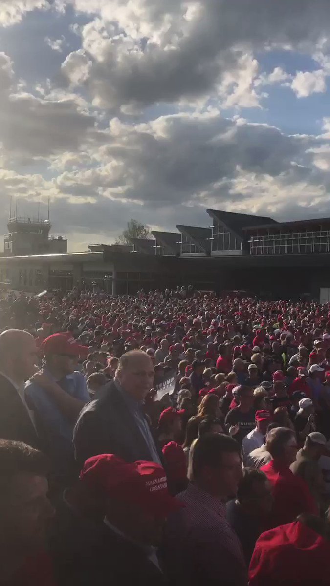 Here's what the media won't show you:
Thousands of @realDonaldTrump supporters in Montoursville, PA!
#TrumpRally