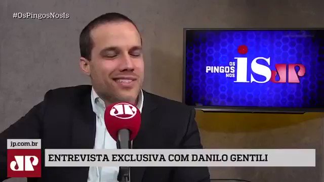 Eu sempre achei q a briga era pra poder criticar político sem patrulha pra te achincalhar. Me enganei? A briga era para q a patrulha da achincalhação mudasse de lado?Eu nunca menti. Eu sempre disse que eu faria o q estou fazendo. Quem não gostou o unfollow é serventia da casa.