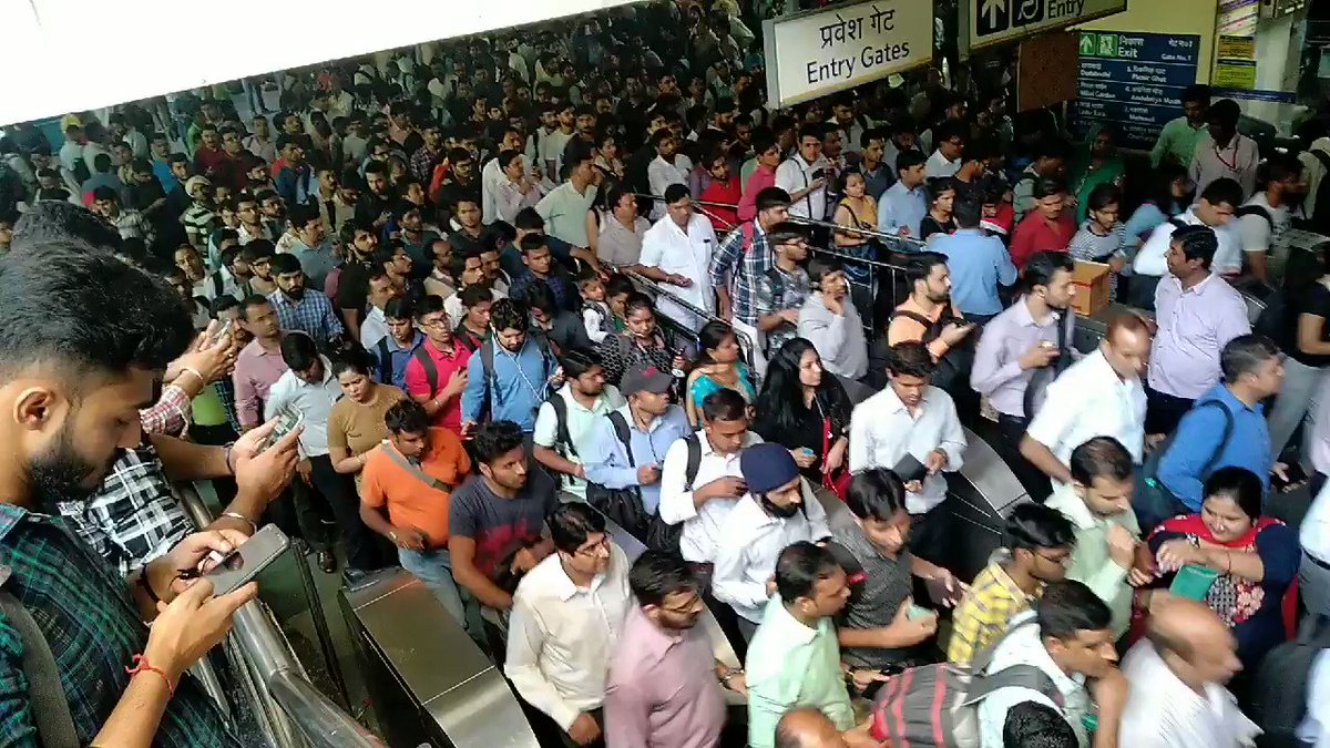 #delhimetro is running till qutab minor, feeder bus from there to sultanpur. Too much rush at qutab minor, skip office and go home.