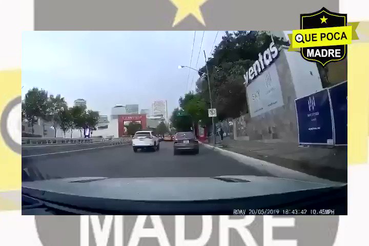 De nuestro inbox
Captan asalto frente al centro comercial santa fe en la #CDMX Patética e inexistente la seguridad en esta ciudad