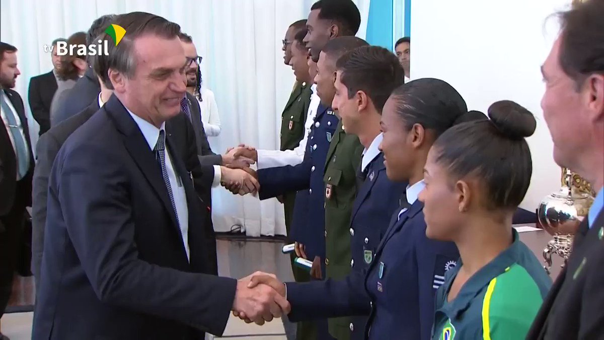 TV BrasilGov (@tvbrasilgov) on Twitter photo 2019-05-21 21:40:21 Presidente @jairbolsonaro recebeu os atletas militares das equipes masculina e feminina de atletismo hoje (21). A equipe masculina venceu o campeonato mundial na categoria 4x100 com a melhor marca do mundo da prova disputada no Japão. 🥇🏃♀️🏃♂️ Presidente @jairbolsonaro recebeu os atletas militares das equipes masculina e feminina de atletismo hoje (21). A equipe masculina venceu o campeonato mundial na categoria 4x100 com a melhor marca do mundo da prova disputada no Japão. 🥇🏃♀️🏃♂️