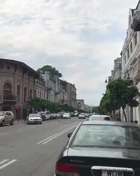 شارع مرجان شويلي #جورجيا من اهم معالم #تبليسي تكثر فيها الفنادق و المطاعم العربية والتركية والعالميه .. و تتميز المباني بأنها تتخذ نمطاً قديماً في العمارة يرجع إلى القرنين الثامن عشر والتاسع عشر ..