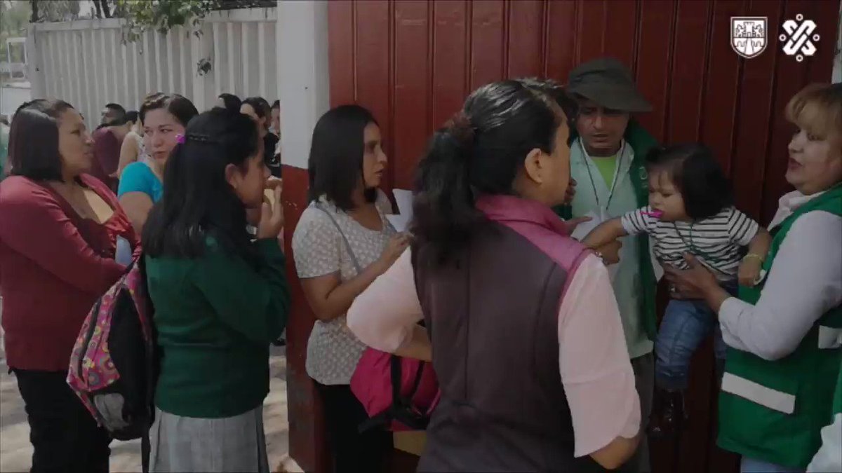 El martes 21 de mayo llevamos a cabo la entrega del cheque para que las niñas y los niños de la Primaria Álvaro Obregón, en la Magdalena Contreras, tengan una #MejorEscuela, así como de los vales del programa de Útiles y Uniformes Escolares.#FIDEGAR#MejorEscuela