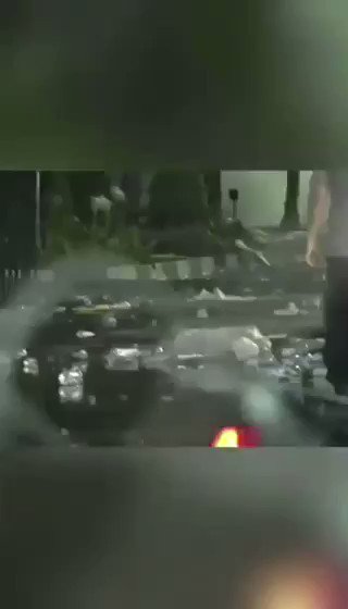 Fearing a suicide bombing, police order this woman to sit down. Se refuses. Eventually she was stopped by tear gas.
Police have actually shown incredible restraint. #JakartaRiots