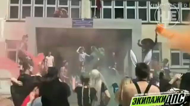 Выпускники колледжа устроили горячую вечеринку Выпускники колледжа устроили горячую вечеринку