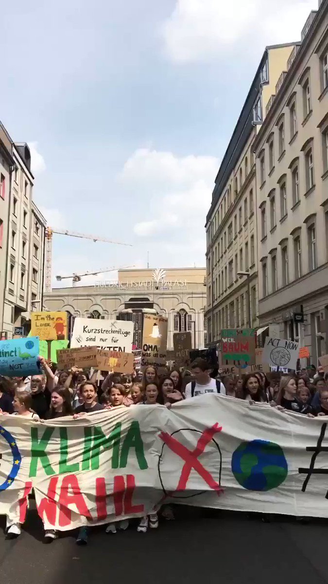 Right now, there are more than 280 #climatestrikes across Germany with tens of thousands of students urging all voters to #voteclimate in the upcoming EU elections. #fridaysforfuture