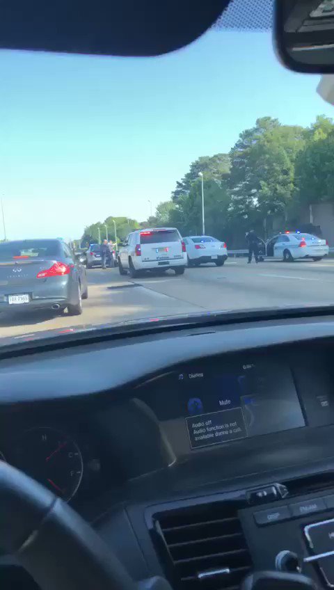 #VIDEO: Police with guns drawn on I-64W in @CityofNN due to an "incident". Get @WAVY_News updates here: http://bit.ly/2JXVJM8