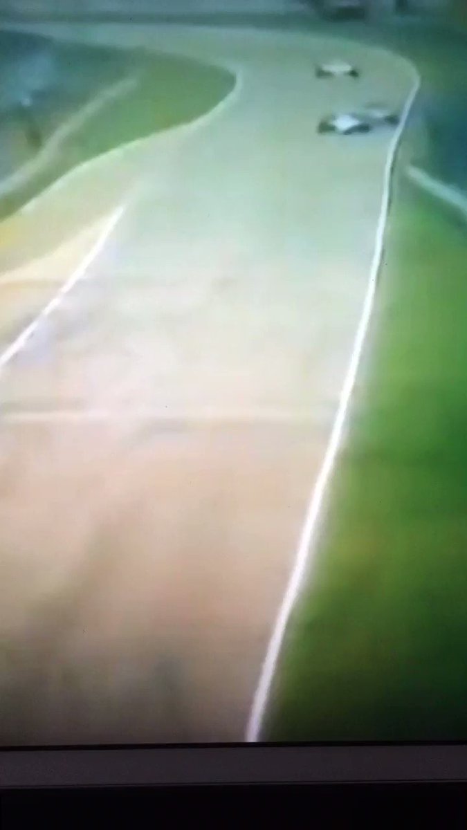 Es que no se puede adelantar en Zandvoort, menos en Tarzan... ¿para que volver?
Gilles: “Hold my beer”😎 #DutchGP