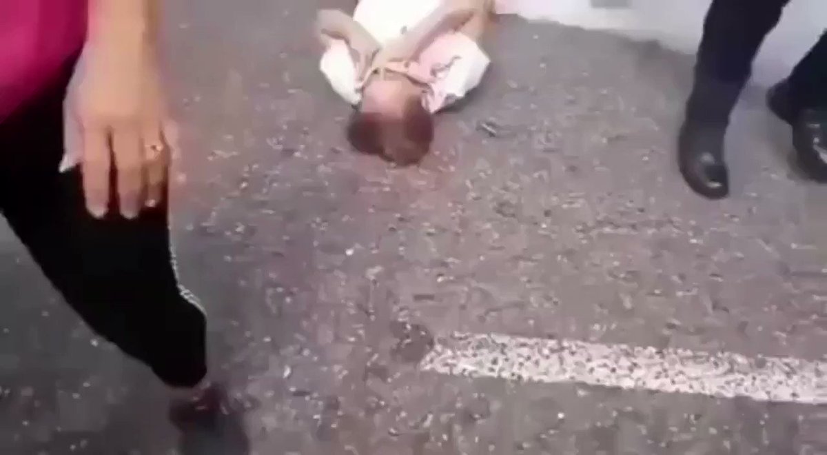 Meanwhile, in #Venezuela chaos is breaking out over fuel shortages!
Here, Venezuelan National Guardians are shown protecting fuel transporters and tear gassing protestors trying to loot the trucks! 😳
Clearly, Socialism doesn’t work!
#TheKat