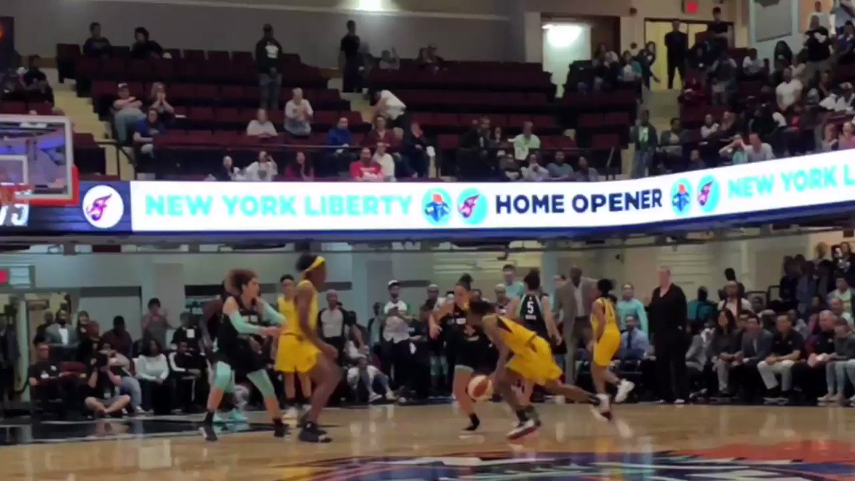 ๐ฅโฐ The rook FOR THE WIN! @Teaira_15 hits the game-winner for the @IndianaFever #WNBA