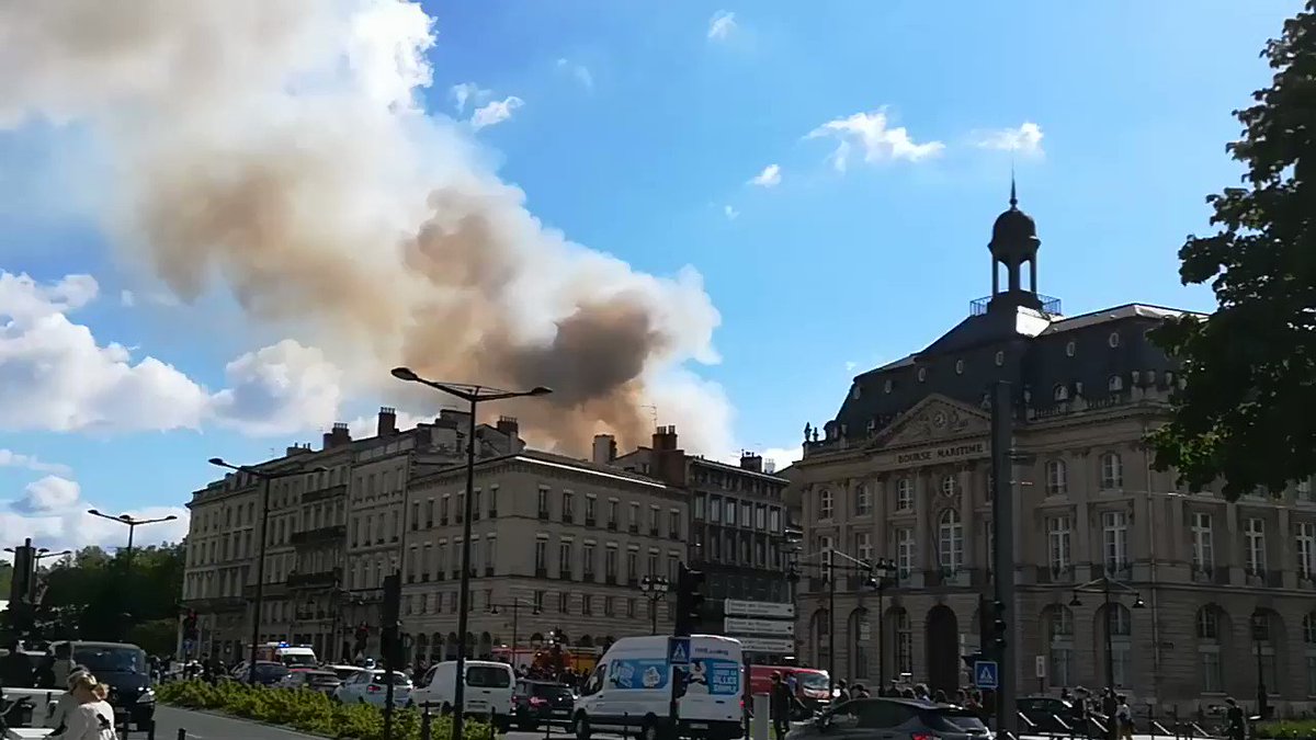 Odeur Incendie Bordeaux Aujourd Hui Sud Ouest on Twitter: "🔴 EN IMAGES. Incendie à Bordeaux, au coeur du
