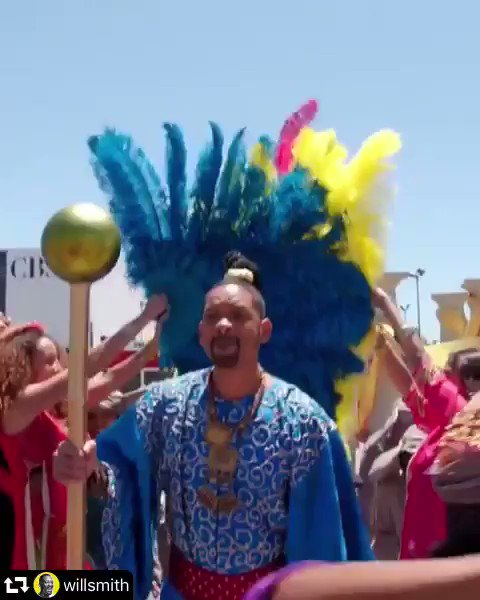 Acabo de ver #Aladdin y neta WOW me encantó. Todos deberían verla.
Will Smith es lo mejoooooor como el genio 🧞♂️ no pudieron escoger uno mejor.
