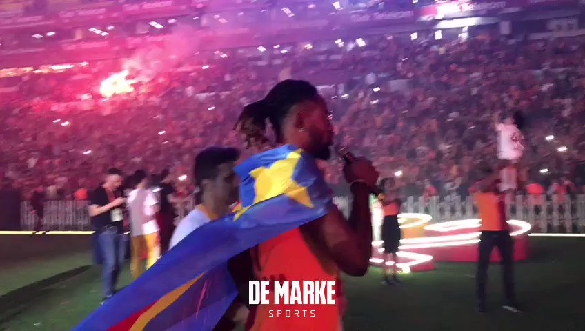Christian Luyindama ve Galatasaray taraftarından 'Boss' tezahüratı