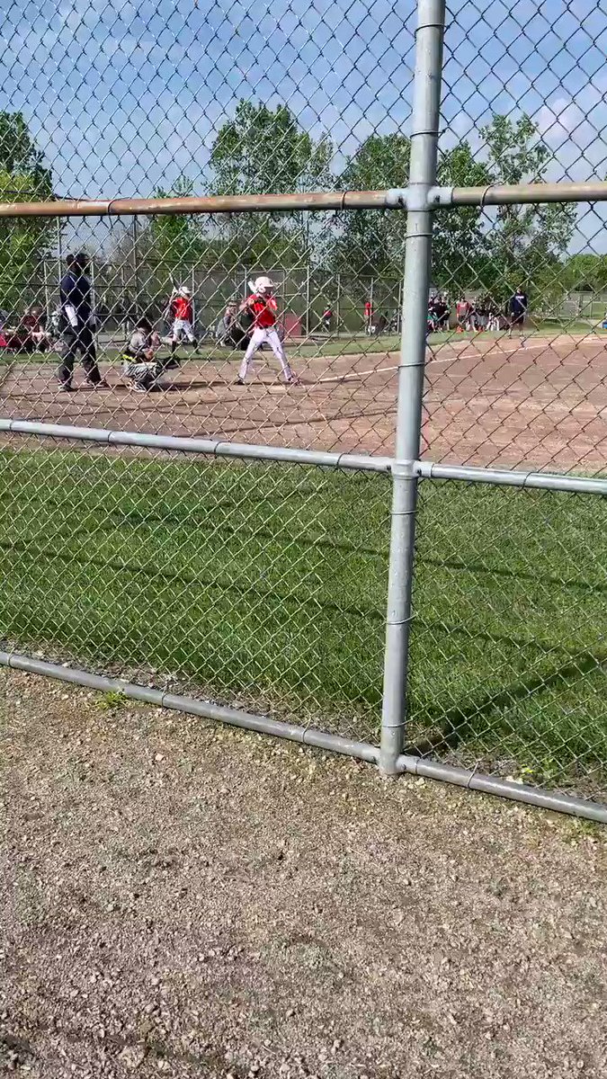 Rocco with the #bigdaddyhack #dinger @CaesarsDetroit #walkoff #tournament https://twitter.com/SeMiUSSSA/status/1132304562646323201 …