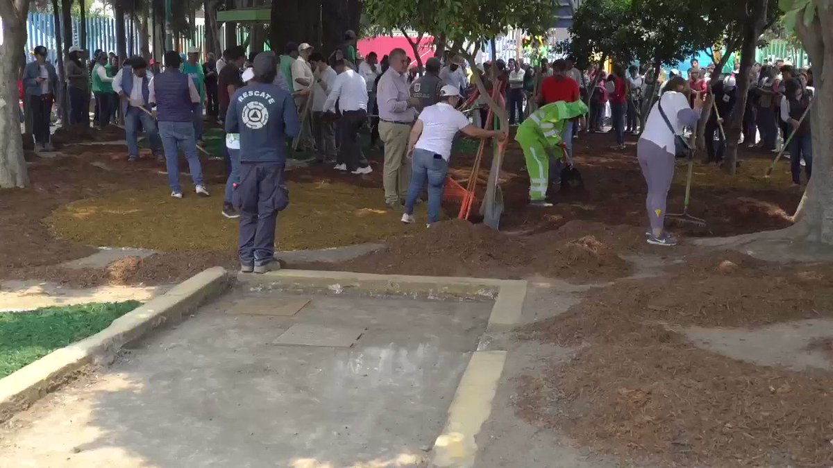 #SábadosDeTequio en desarrollo urbano Quetzalcóatl, con @ClaraBrugadaM. Es una de las colonias con mayores índices delctivos. Rescatando espacios públicos, senderos seguros y ofreciendo educación, cultura y deporte apoyamos a los jóvenes.