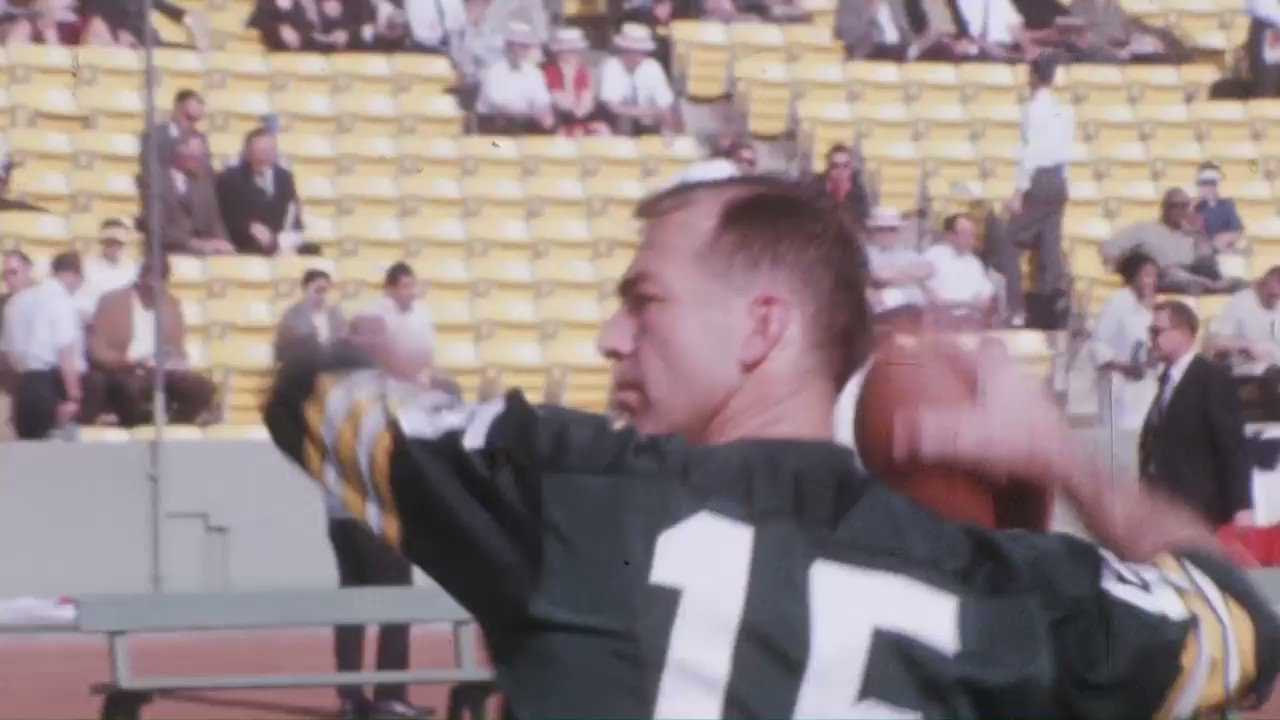 Happy birthday to legend and NFL pioneer, Bart Starr. 

May he Rest In Peace. 
