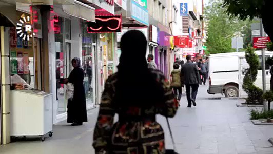 "#GeraWelatêMe" - Cesîmê Tetwanî îdîa dike ku Rihayî jî nikare wek wî çîkofteyan çêbike. #Remezan #Tetwan #Bedlîs #Riha
Zêdetir bibînin: https://www.facebook.com/kurmancirudaw/videos/2147331435559097/ …