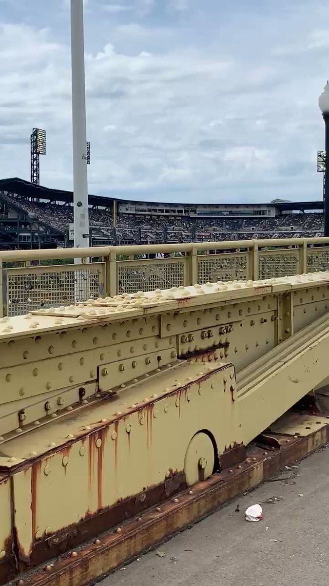 On my way to #Pirates and a wedding breaks out!!! Congrats to Robin and Andy. Big ā¦@Piratesā© fans. Some wedding photos on Clemente Bridge. #HappyWeddingDay