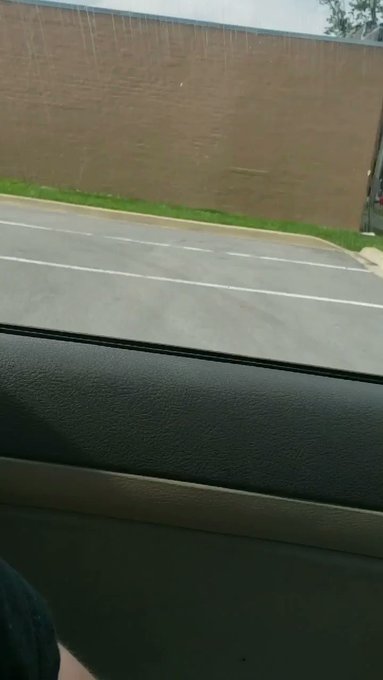 Getting excited in public https://t.co/04kTOQ9yDs