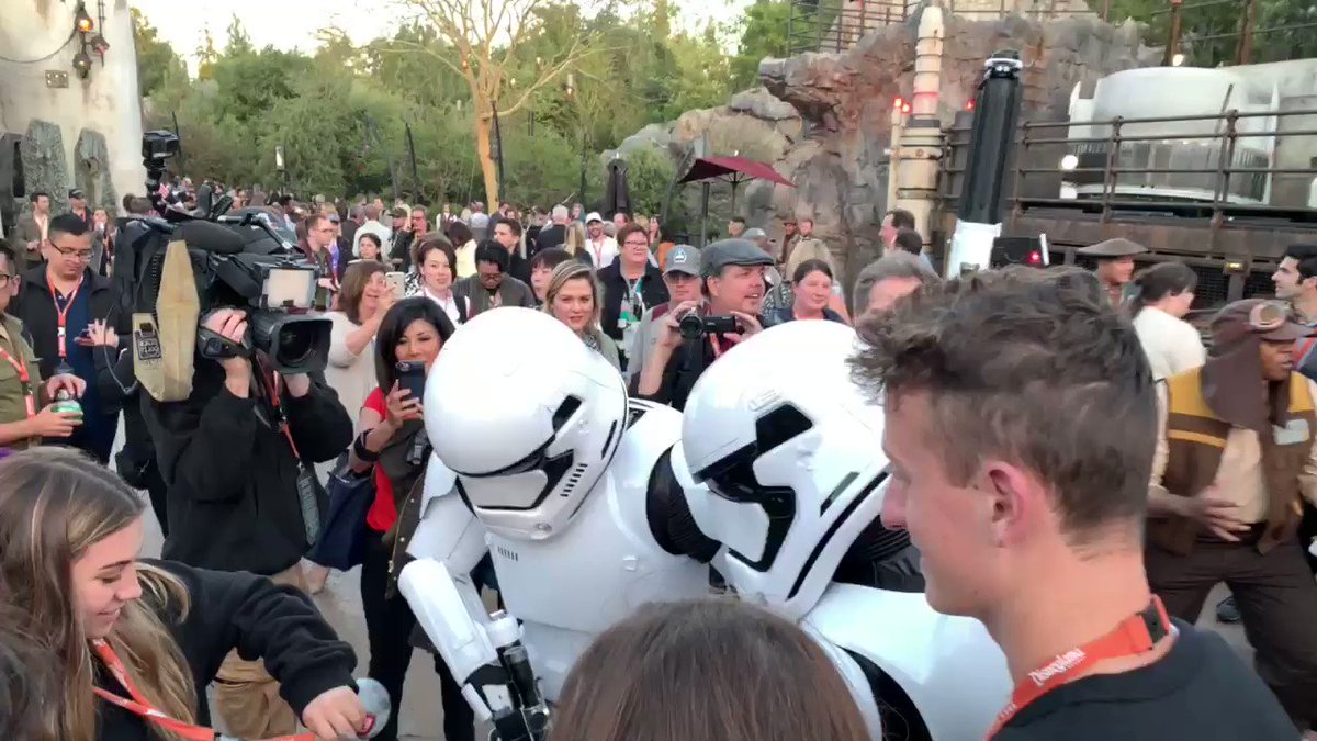 Фото: открытие парка Star Wars Galaxy's Edge в Диснейленде