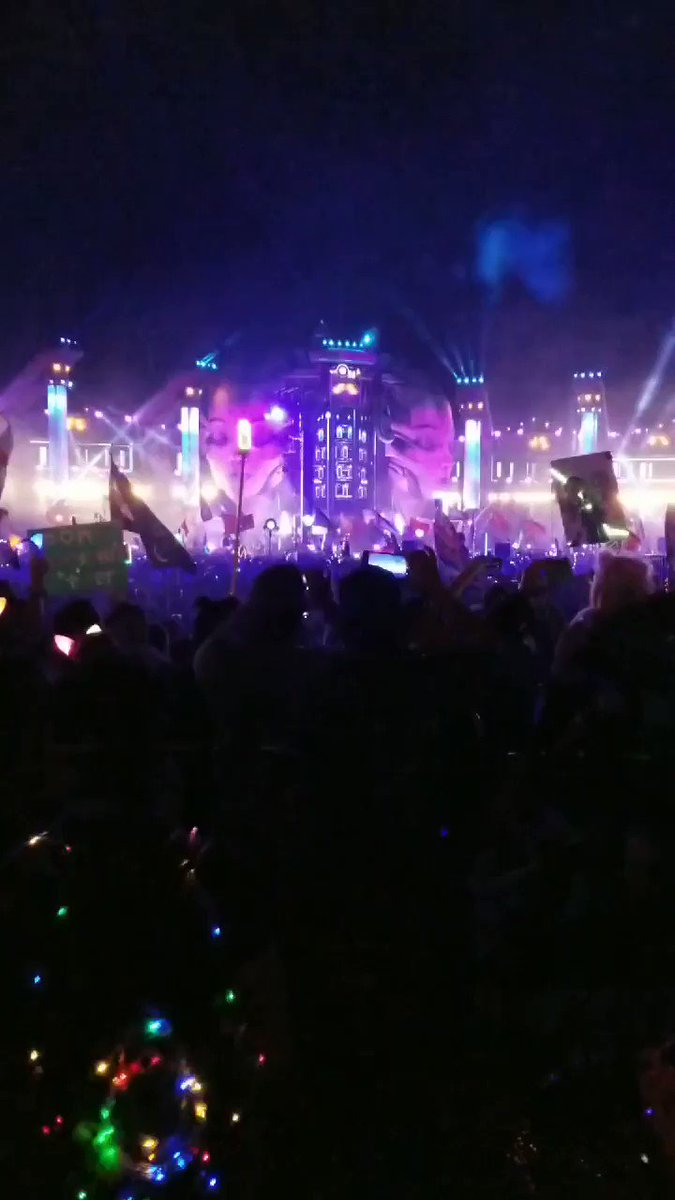 The opening ceremony at edc vegas is always so awesome.
#edclv2019 #edc #edclv #electricdaisycarnival #electricdaisycarnival2019 #electricdaisycarnivallasvegas #vegas #LasVegas #kineticfield #insomniac #nightowl #rave #edm #dancemusic #EDCLV19