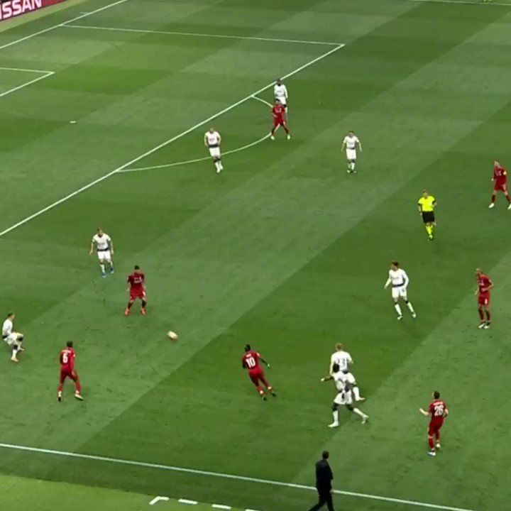 Sadio Manรฉ: a joy to watch. ๐
His outrageous chop pass gets #UCLfinal Skill of the Day! ๐
#UCL | @Mastercard
