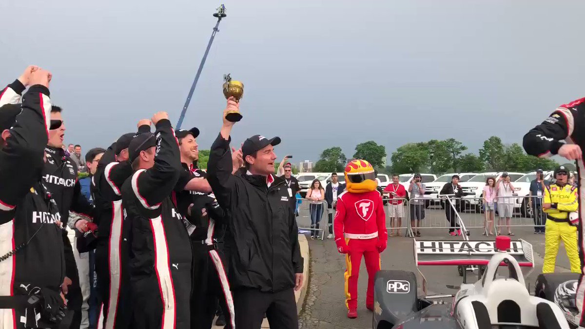 Race one at @detroitgp ended with the 🏁 for @josefnewgarden. 🏆
Retweet to congratulate the No. 2 @hitachiauto team!
#INDYCAR | @Hitachi_US