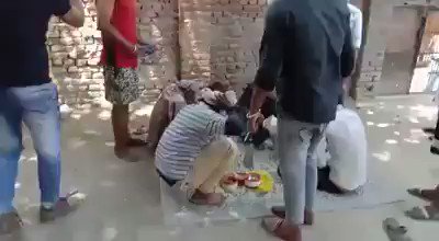 India: Muslim workers were viciously beaten by Modi/RSS supporting Hindutva thugs after being falsely accused of eating beef.
They were eating vegetarian food!
https://www.timesnownews.com/mirror-now/crime/article/mercilessly-thrashed-for-eating-meat-near-place-of-worship-labourers-claim-they-were-having-vegetarian-food/429423 …