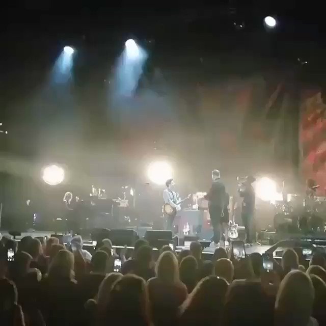  Happy Birthday Kelly Jones one of the best gigs of my life x 