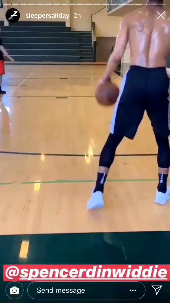 Netsโ Spencer Dinwiddie (@SDinwiddie_25) getting that work in out in Los Angeles.