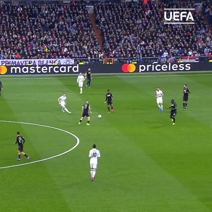 Happy 28th birthday, Lorenzo Insigne! Throwback to this cheeky finish from the Napoli star against Real Madrid 