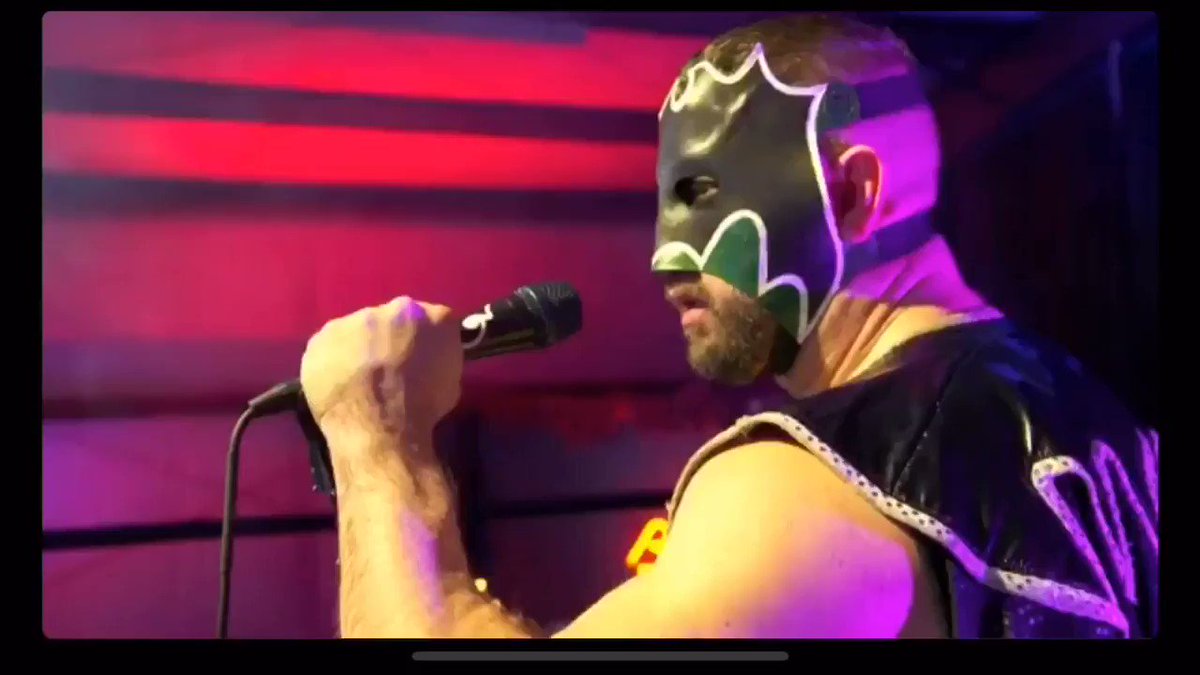 If you’ve NEVAH seen the most FUN programming on the @WWENetwork, The #HouseHardy Halloween special, watch it now!
And GIMME AN OL’ RE-TWEET if you want #MoreHouseHardy!