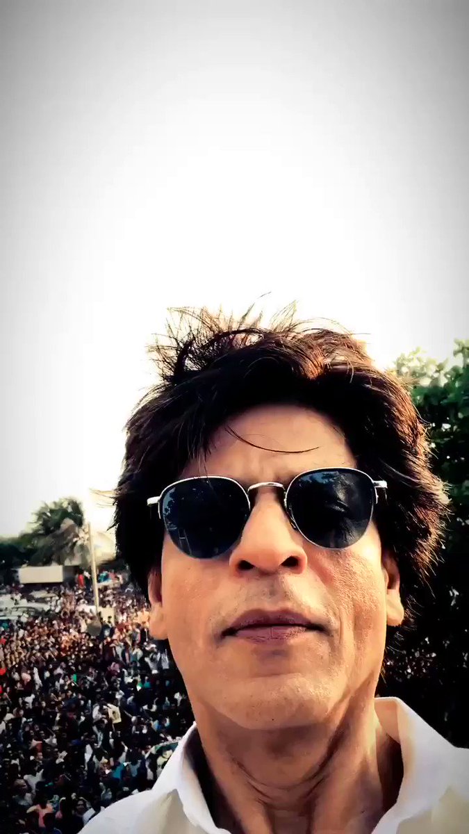Shah Rukh Khan (@iamsrk) on Twitter photo 09/06/2019 06:49:32 Thank u all for spending your Eid with me... May God bless u all with health and happiness. #EidMubarak Thank u all for spending your Eid with me... May God bless u all with health and happiness. #EidMubarak