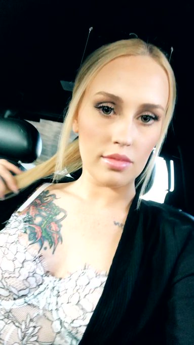 What I do when bored in the Uber https://t.co/PDYVAl6O69
