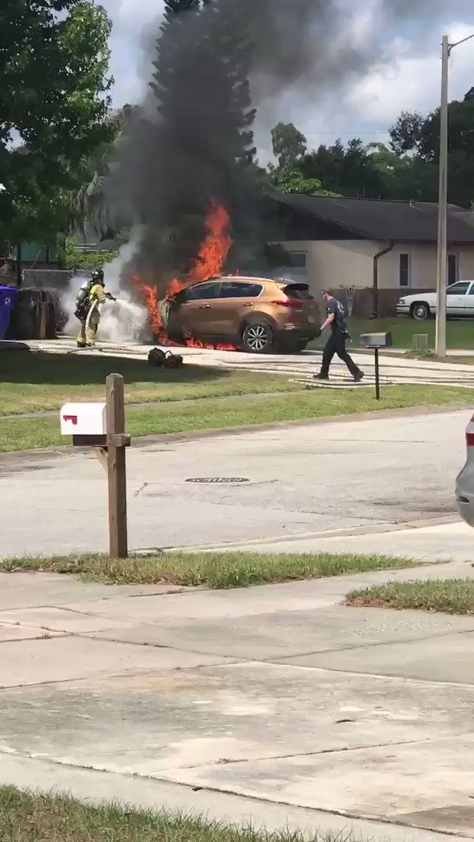 The full story from @WESH #Investigates the latest @Kia fire, and reveals FAR MORE non-crash fire incidents involving Kia and @Hyundai vehicles... more than 3,000! @NHTSAgov
See it here: https://www.google.com/amp/s/www.wesh.com/amp/article/it-kept-blowing-up-another-kia-catches-fire-this-time-in-osceola-county-driveway/27796623 …