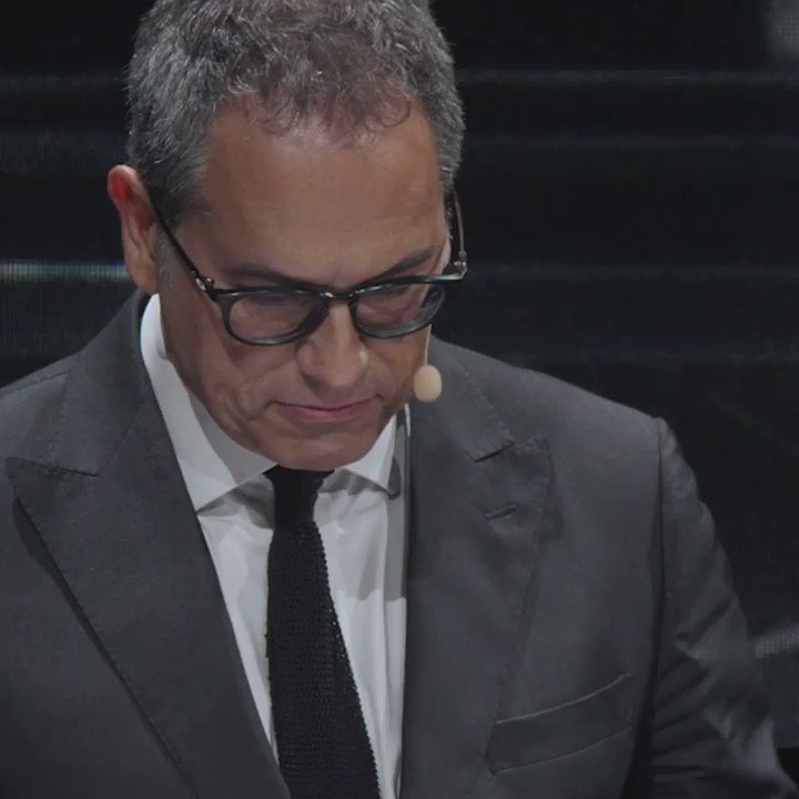 The #Ferrari's Director of Design, Flavio Manzoni, sketched the #FerrariSF90Stradale in front of a live audience during the World Premiere. Watch the full video on IGTV and prepared to be amazed: http://bit.ly/IGTV_SF90Stradale_Sketch_TW …