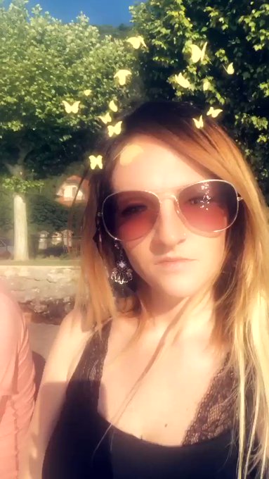Petite exhib au lac d’Annecy 🙈😜. Bon week end mes chéris , retrouvez moi demain soir en Bretagne pour