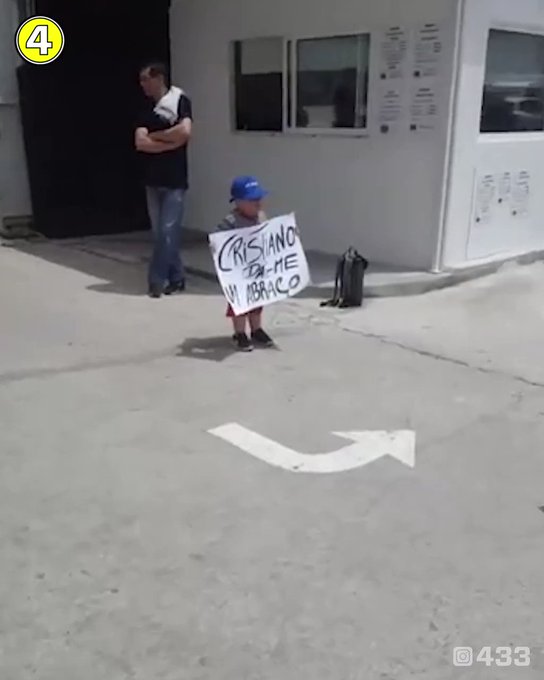 https://pbs.twimg.com/ext_tw_video_thumb/1137411194606821377/pu/img/NegtLCjugnoEJL2i?format=jpg&amp;name=small