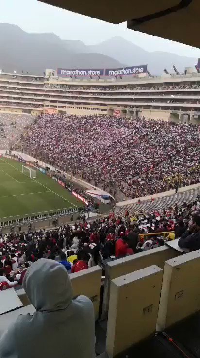 Todas las personas que se fueron ayer desde el minuto 70 del partido por favor no vuelvan al estadio nunca más.
Ganando o perdiendo a la selección 🇵🇪 se le alienta hasta el final, más aun a este equipo que nos ha dado muchas alegrías!!!!!!
#ArribaPerú #ComoNoTeVoyaQuerer