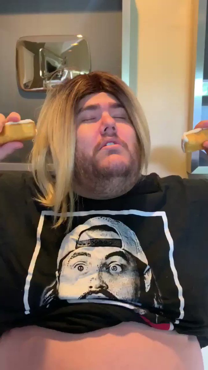 Chill @trishapaytas I’m not trolling you. If I was I would tweet out this video @Lyricoldrap sent me.