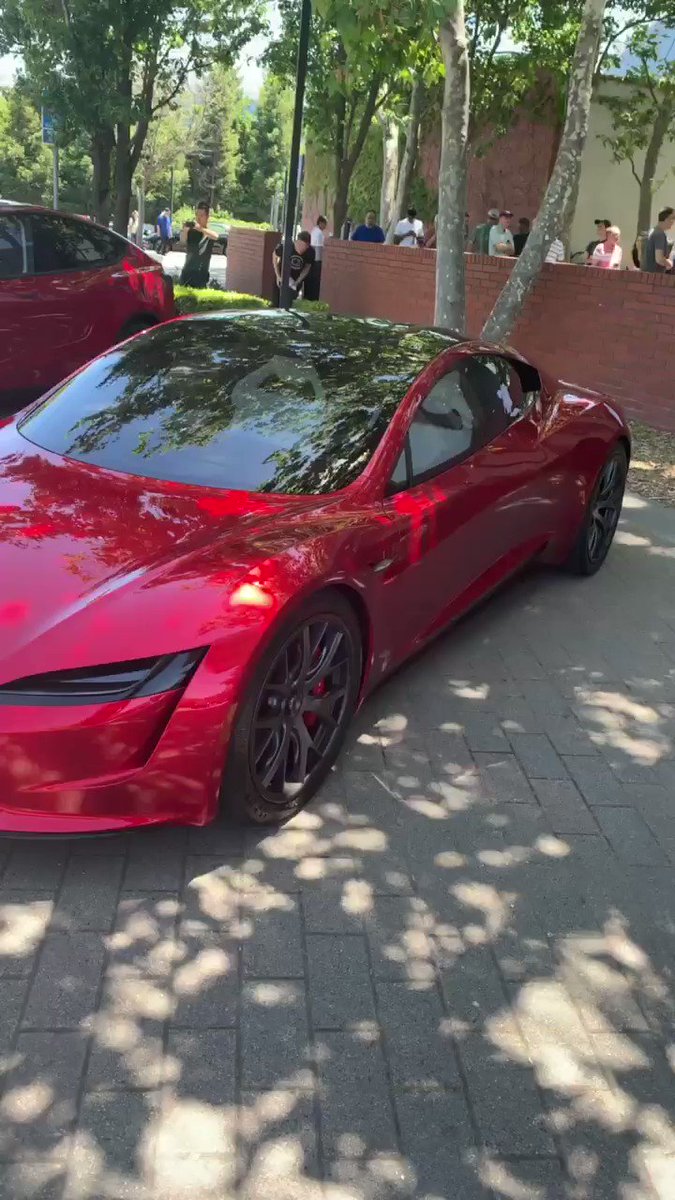 RT @teslaownersSV: .@tesla roadster and Model Y https://t.co/4GL7rXG6ek