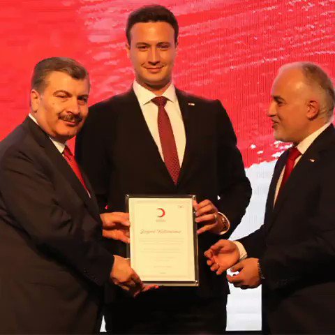 Ödülümüzü bizlere, Sağlık Bakanımız Sayın Fahrettin Koca ve Türk Kızılayı Genel Başkanı Sayın Kerem Kınık takdim etti.
#HilalinYıldızları @tcbestepe @drfahrettinkoca @drkerem @Kizilay @sagyasarburak @timursavci #BurakSağyaşar #TimurSavcı https://t.co/r4yYj6pBAs