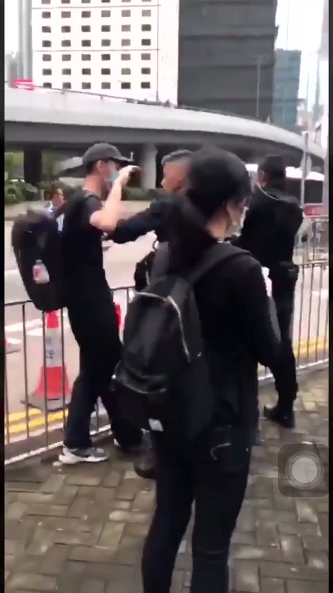 現在的香港已經淪為中共殘骸香港市民的試驗場。