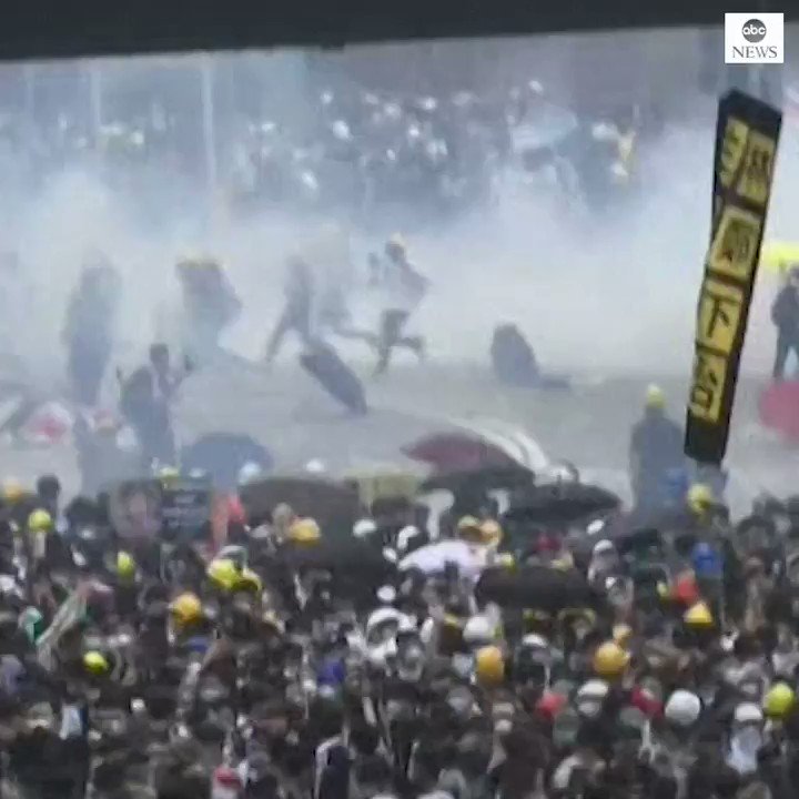 Police fire tear gas at throngs of protesters in the streets of Hong Kong amid growing anger over the government’s proposal to change an extradition law. http://abcn.ws/2I92skY