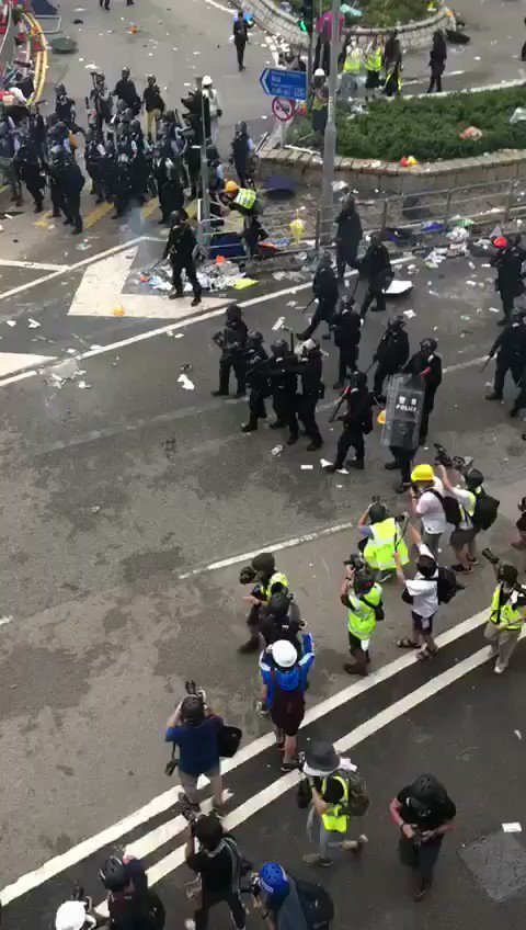 Record #Admiralty #extraditionbill #HongKong Group of Hk police using violence against unarmed protesters